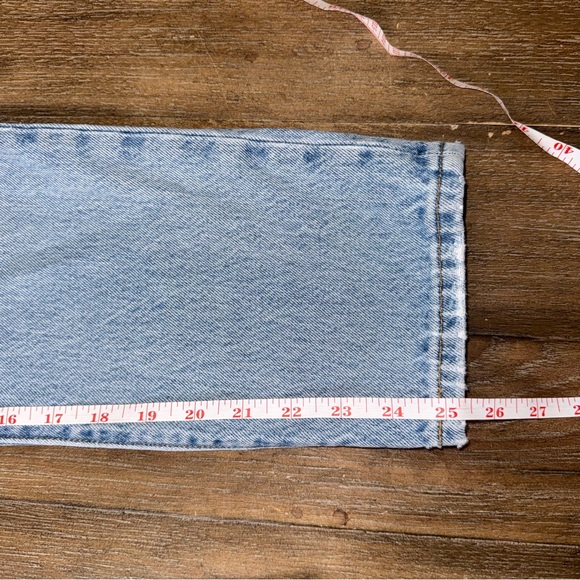 Vintage 501 Levi’s high waisted straight tapered leg button fly mom jean 23 crop
